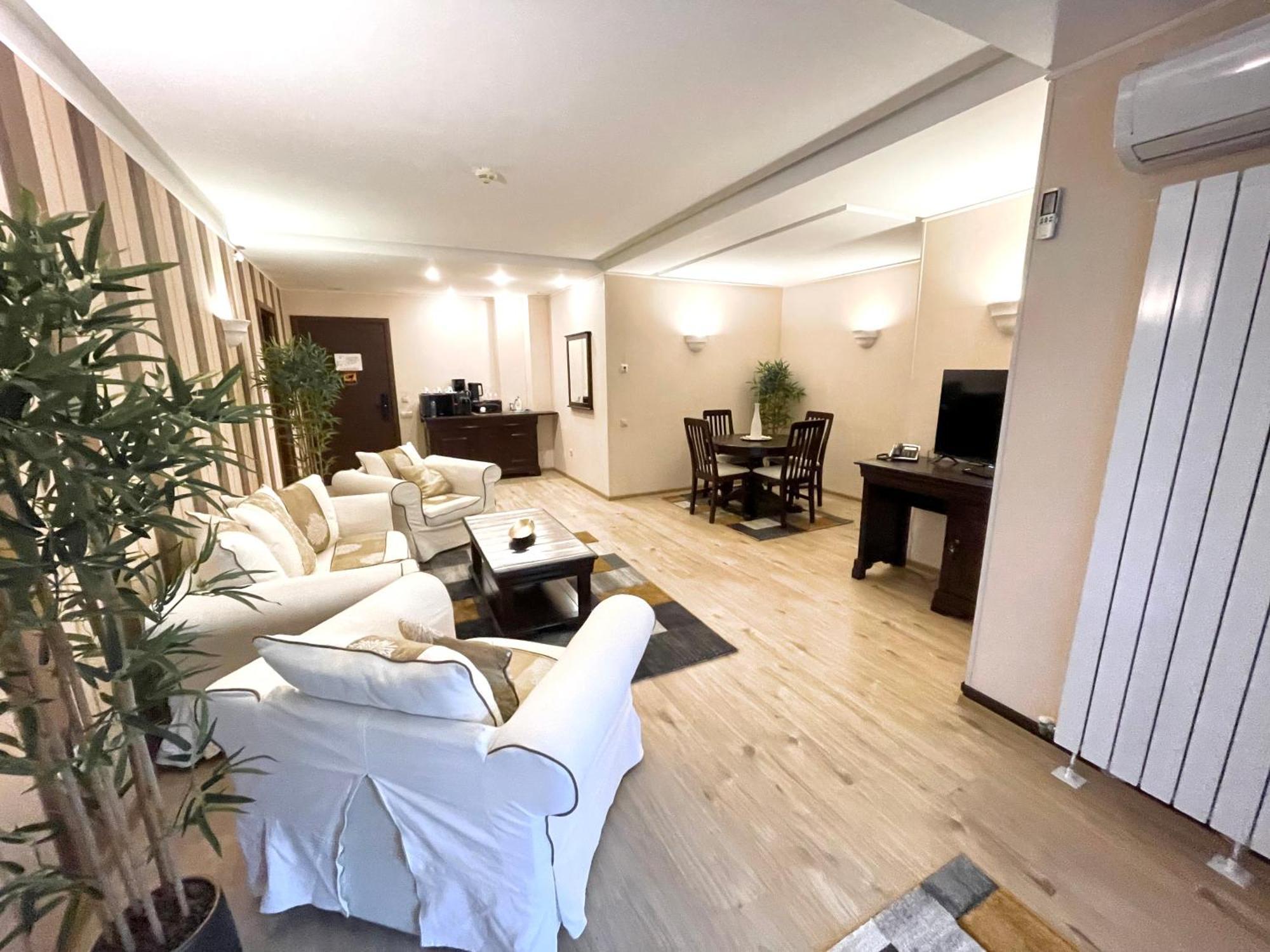 Alpin Aparthotel 2302 Poiana Brasov Bagian luar foto